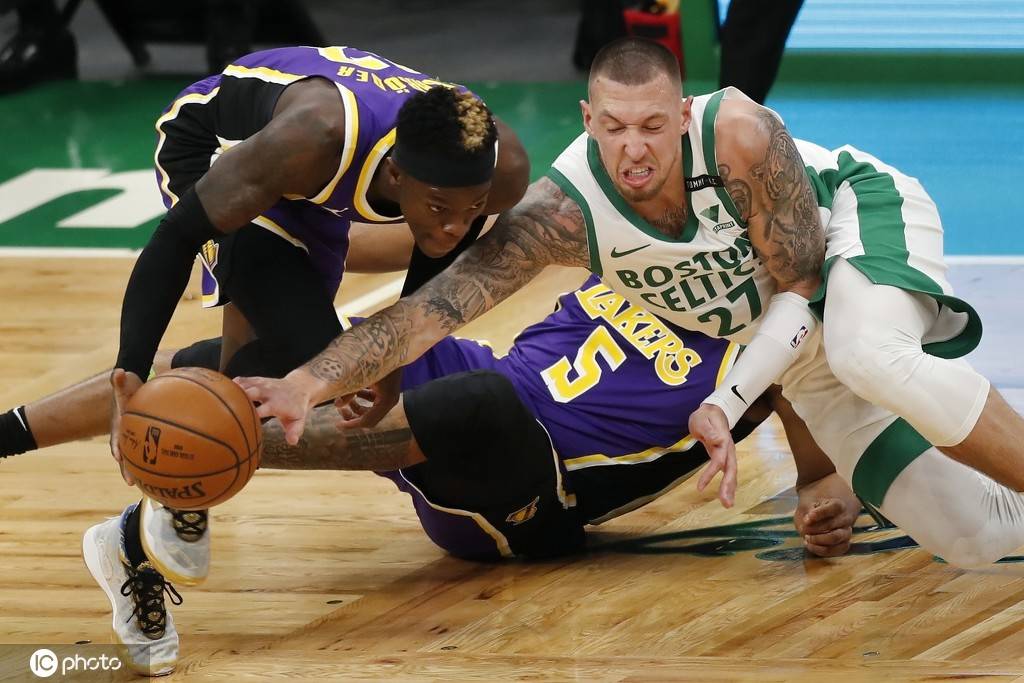 湖人横扫凯尔特人，王哲林高光表现