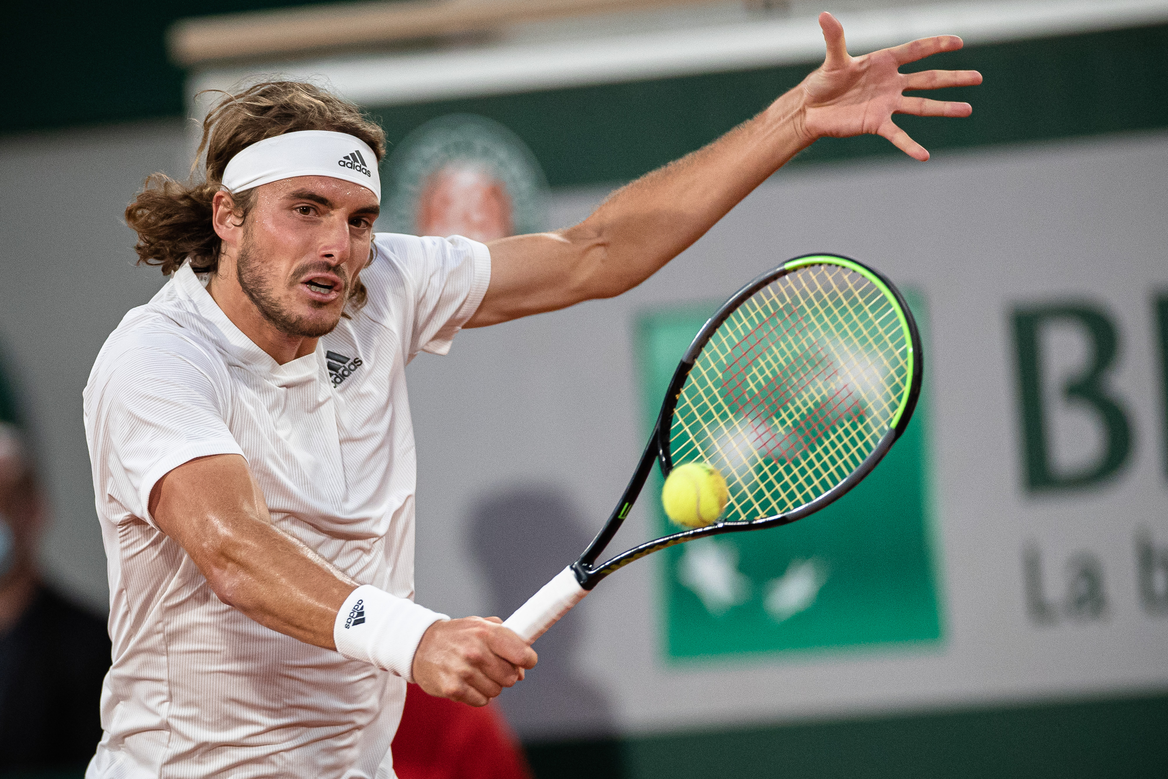 法网险胜澳网，西西帕斯带队取胜