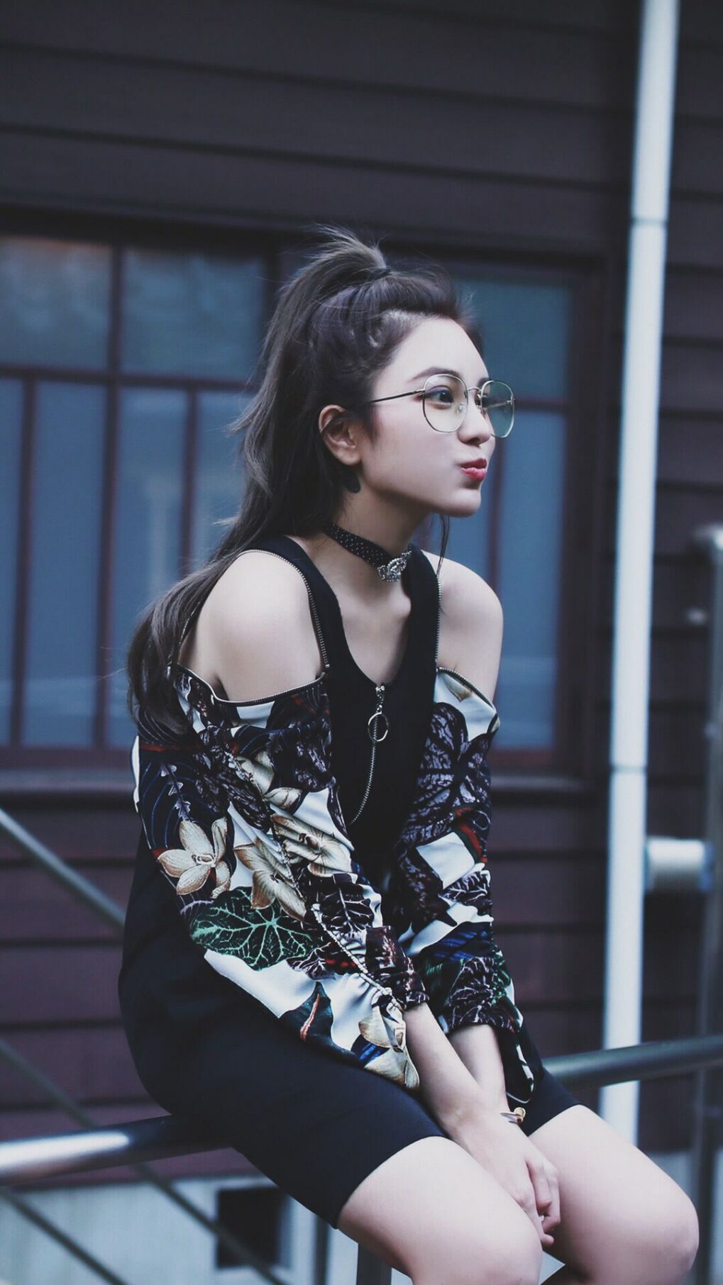 绿茵魔术师点燃沙漠,东道主三分钟闪电革命—苏亚雷斯导演卡塔尔逆转风暴