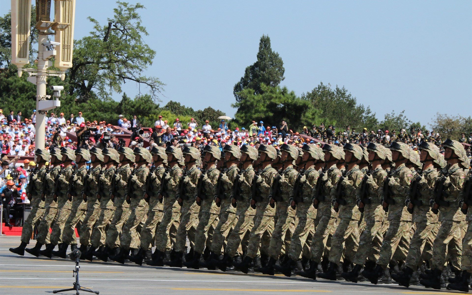 黄潜艇破浪前行，萨拉赫关键一役助比利亚雷亚尔强势攻克比利时